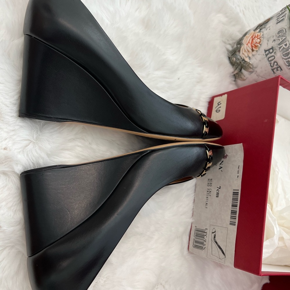 Salvatore ferragamo cap toe wedge pump , Nana chain